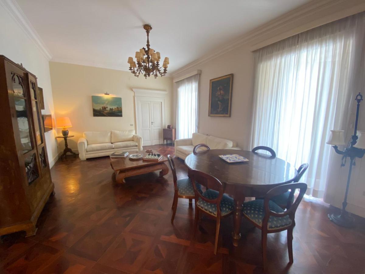 Royal Apartment In San Domenico Maggiore Napoli Bagian luar foto